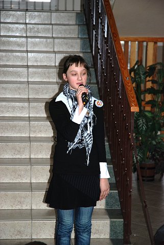 30. Magda Kępka recytuje wiersz.jpg